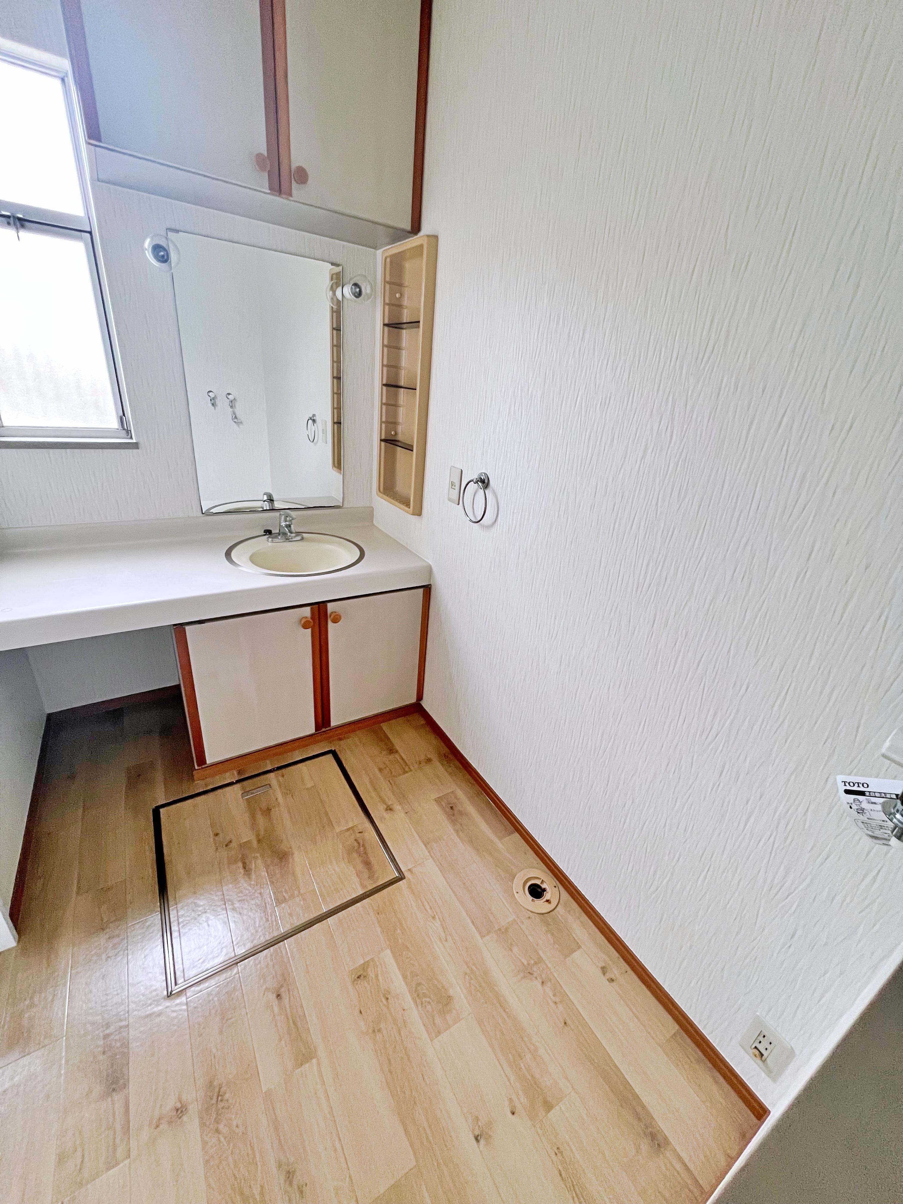 長年使用した脱衣場が美しく生まれ変わりました